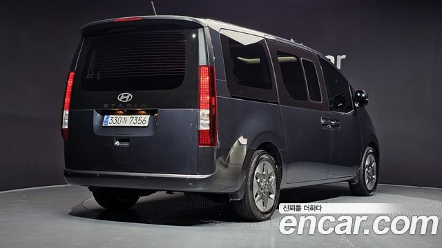 Hyundai Staria 2025 — photo 2