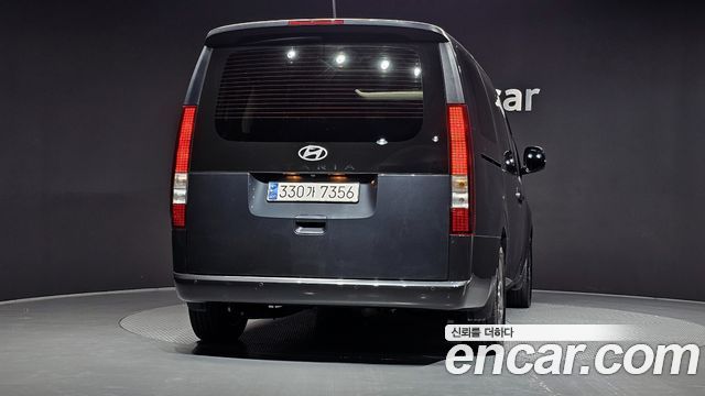 Hyundai Staria 2025 — photo 4