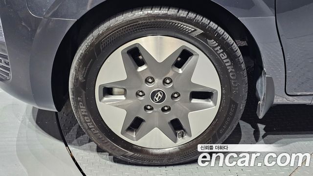 Hyundai Staria 2025 — photo 5