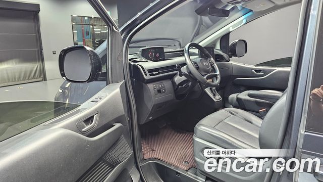 Hyundai Staria 2025 — photo 13