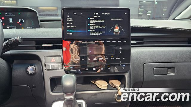 Hyundai Staria 2025 — photo 20