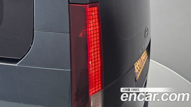 Hyundai Staria 2025 — photo 9