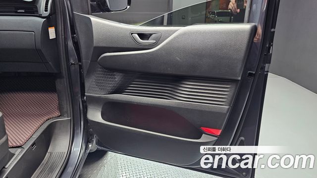 Hyundai Staria 2025 — photo 15