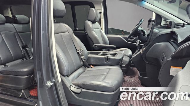 Hyundai Staria 2025 — photo 16
