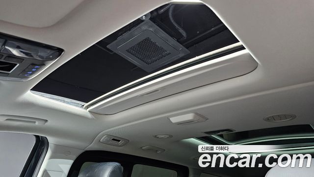 Hyundai Staria 2025 — photo 27