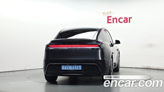 Tesla Model Y 2026 — photo 4