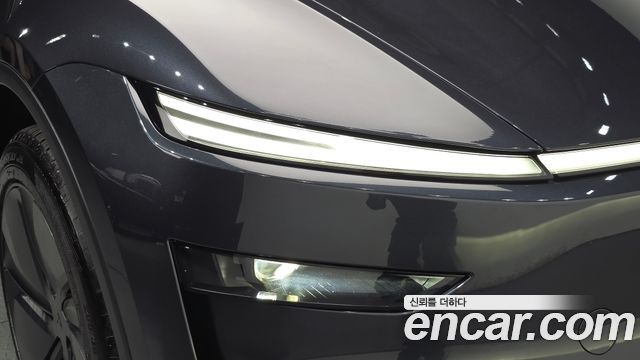 Tesla Model Y 2026 — photo 8