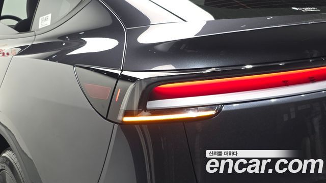 Tesla Model Y 2026 — photo 9