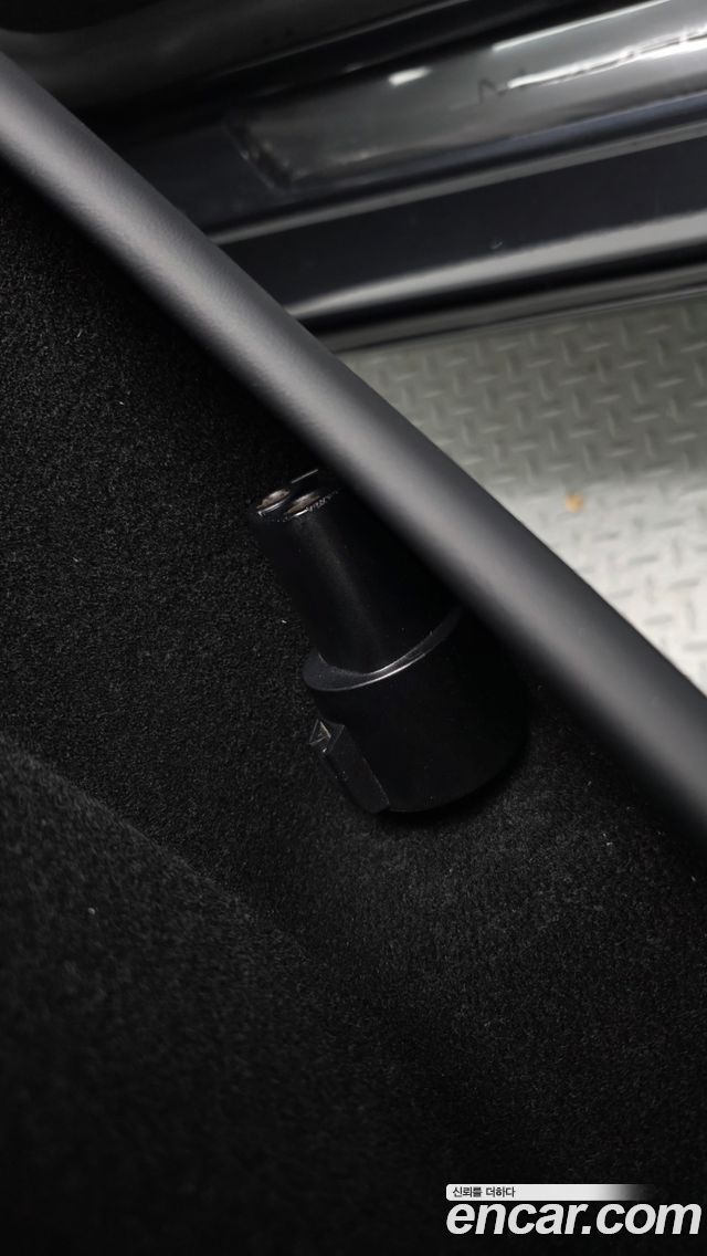 Tesla Model Y 2026 — photo 32
