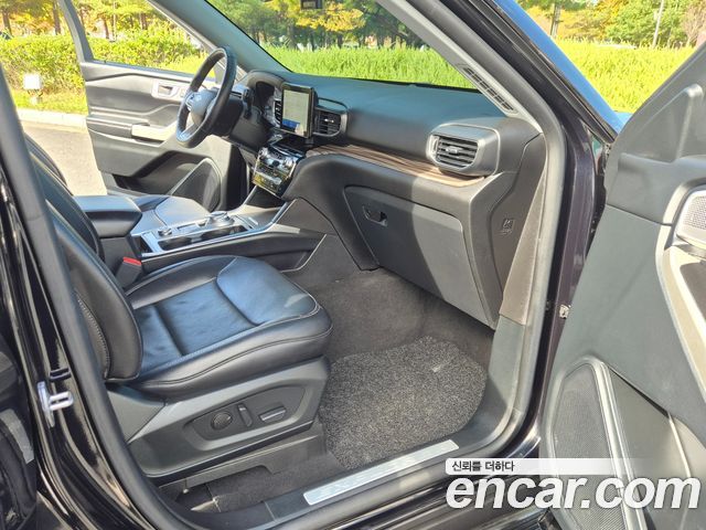 Ford Explorer 2021 — photo 10