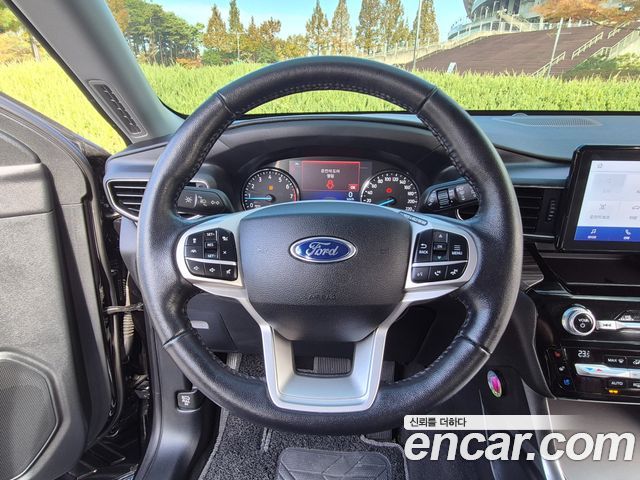 Ford Explorer 2021 — photo 13