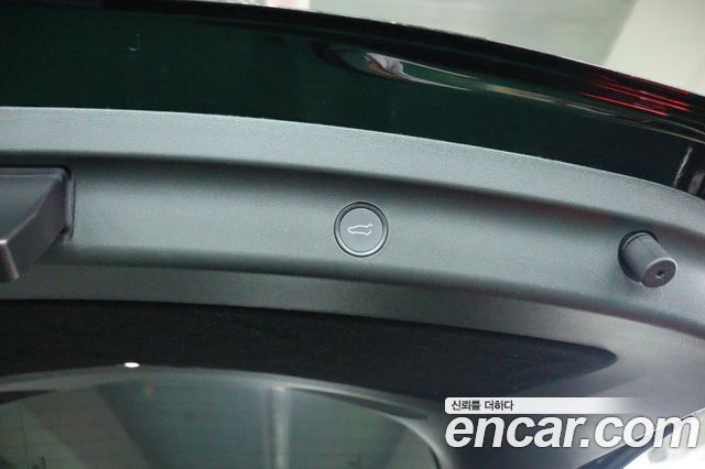 Tesla Model Y 2024 — photo 18