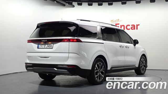 Kia Canival 2023 — photo 2