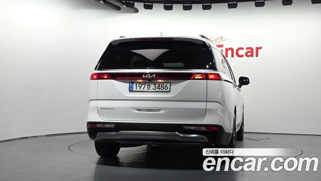 Kia Canival 2023 — photo 4