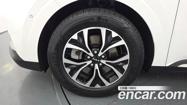 Kia Canival 2023 — photo 5