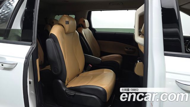 Kia Canival 2023 — photo 11