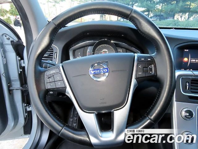 Volvo S60 2017 — photo 8