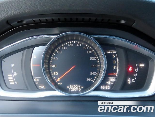 Volvo S60 2017 — photo 9