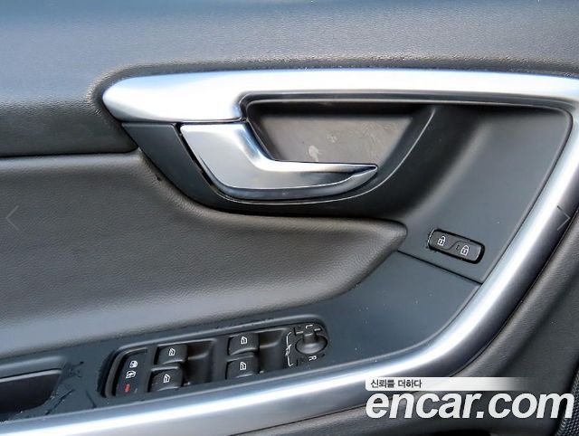 Volvo S60 2017 — photo 11