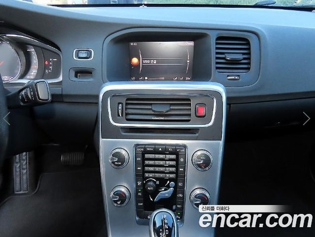 Volvo S60 2017 — photo 13