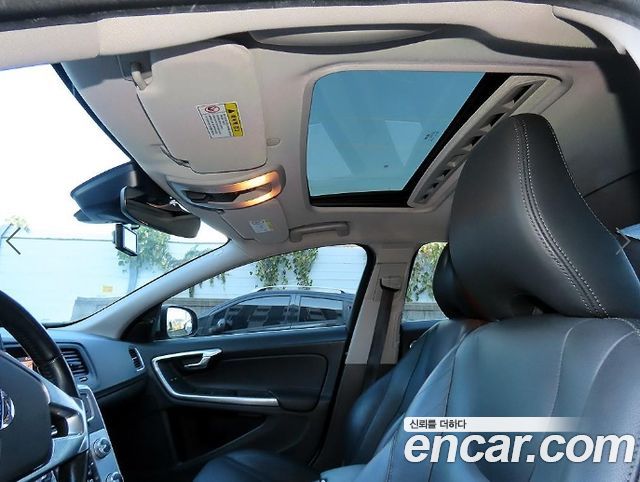 Volvo S60 2017 — photo 18