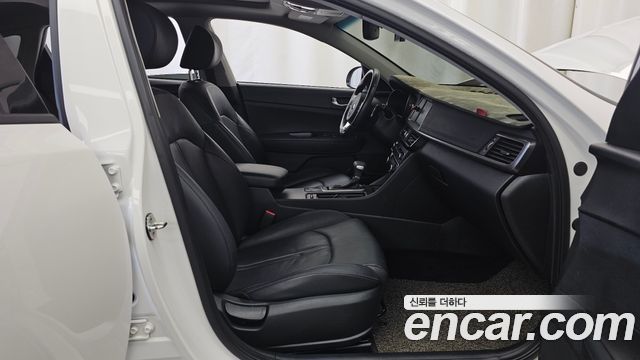 Kia K5 2018 — photo 16