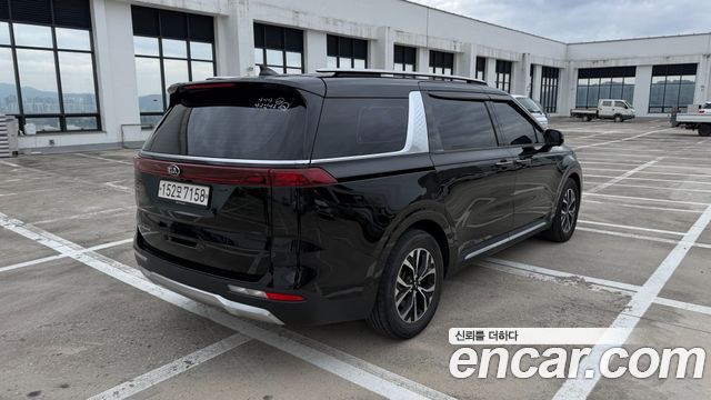 Kia Canival 2021 — photo 6