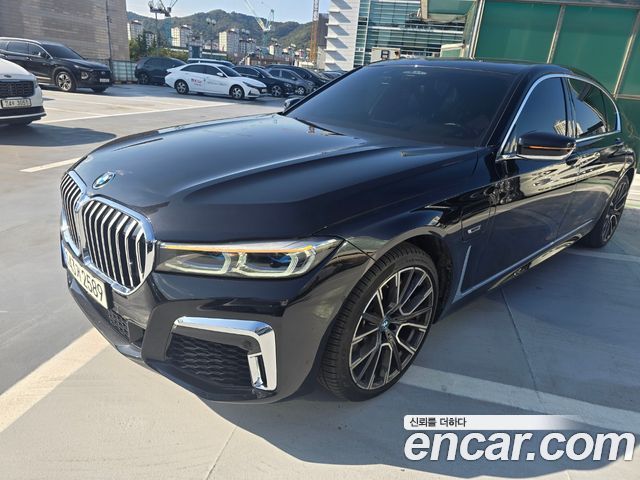 BMW 7-Series 2022 — photo 2