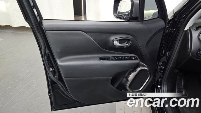 Jeep Renegade 2021 — photo 14