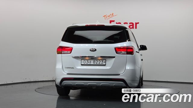 Kia Canival 2018 — photo 4