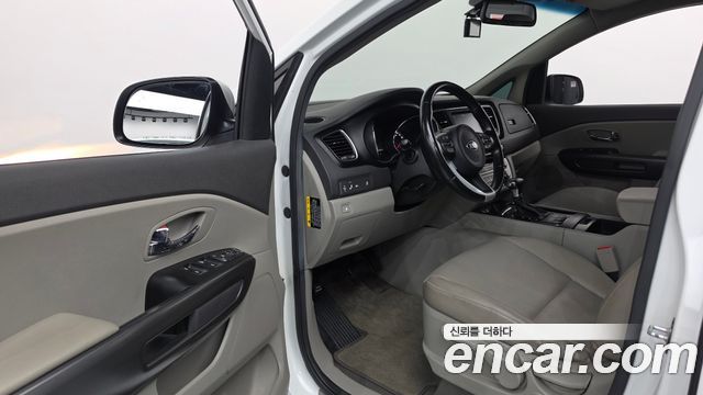 Kia Canival 2018 — photo 10
