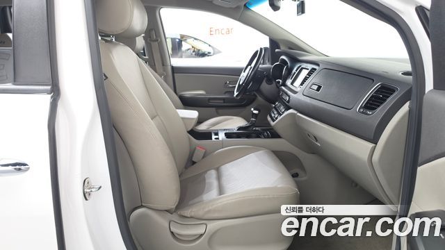 Kia Canival 2018 — photo 11