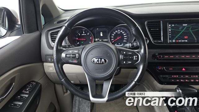 Kia Canival 2018 — photo 13