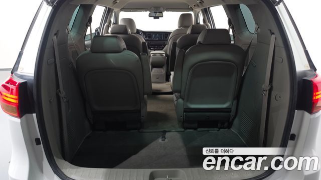 Kia Canival 2018 — photo 17
