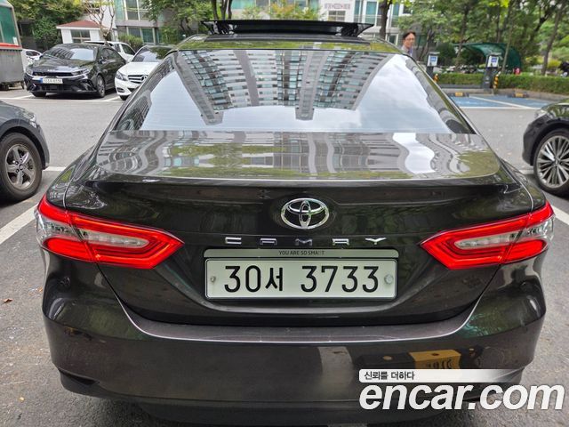 Toyota Camry 2019 — photo 2