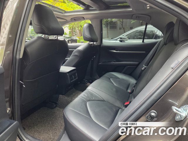 Toyota Camry 2019 — photo 12