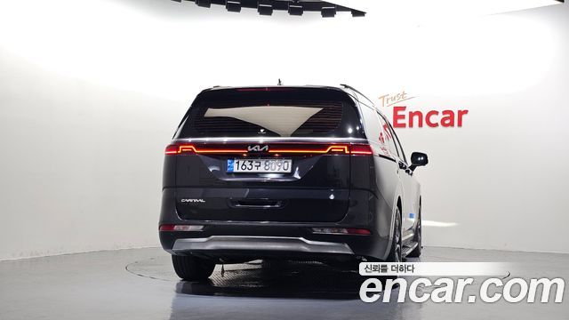 Kia Canival 2023 — photo 4