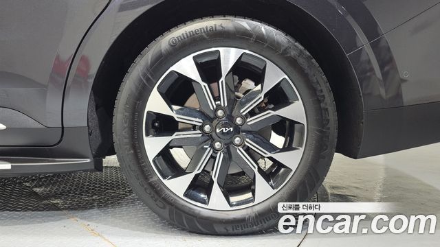 Kia Canival 2023 — photo 7