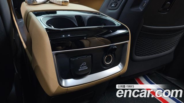 Kia Canival 2023 — photo 32