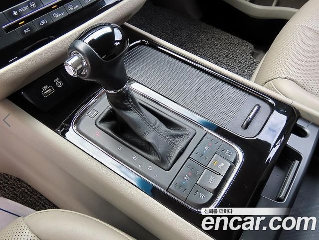 Kia Canival 2016 — photo 10
