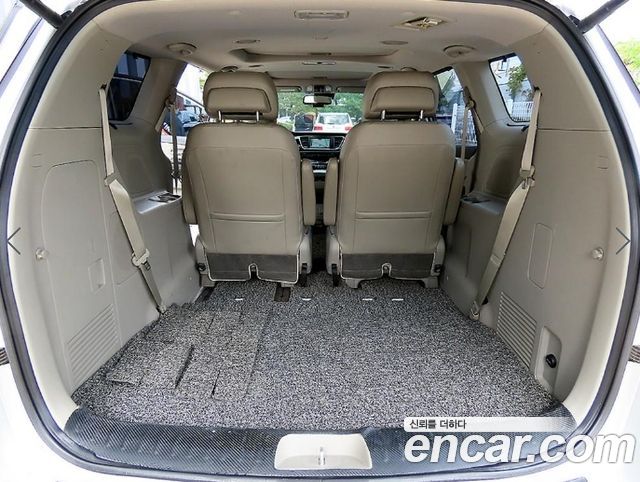 Kia Canival 2016 — photo 17