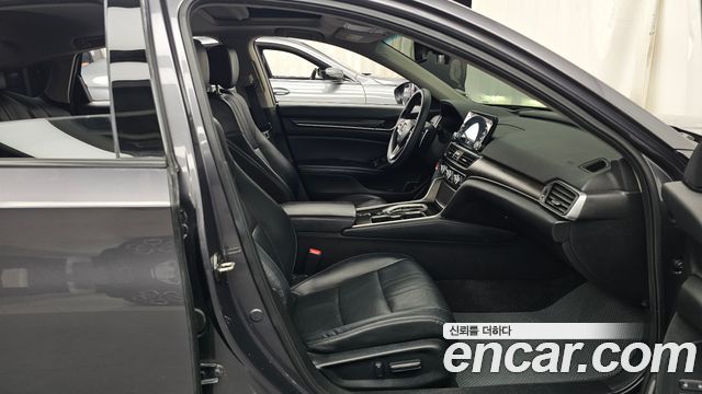 Honda Accord 2018 — photo 17
