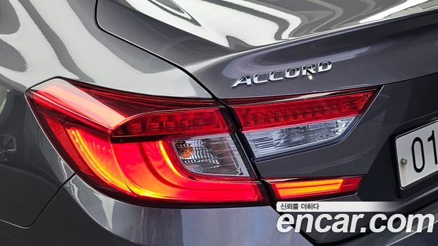 Honda Accord 2018 — photo 9