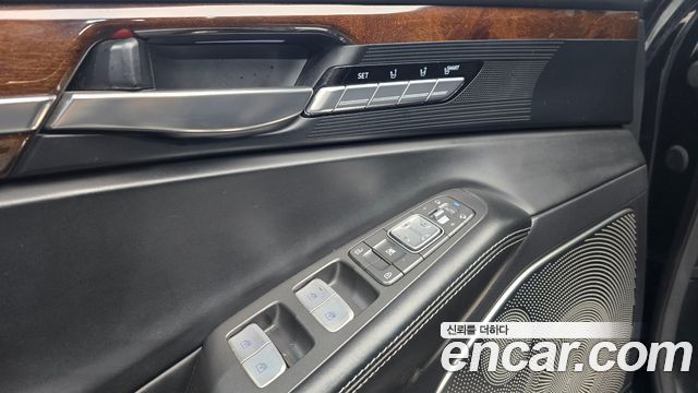 Genesis EQ900 2017 — photo 31