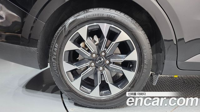 Kia Canival 2023 — photo 5