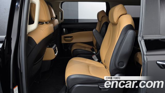 Kia Canival 2023 — photo 17
