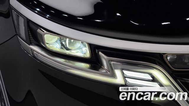Kia Canival 2023 — photo 8