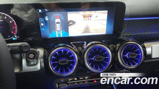 Mercedes-Benz GLB-Class 2026 — photo 9