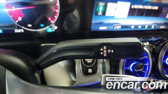 Mercedes-Benz GLB-Class 2026 — photo 11