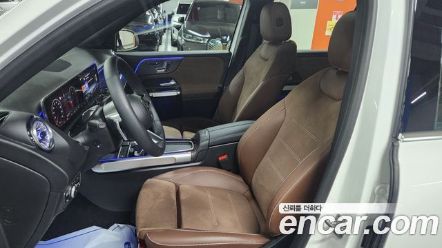 Mercedes-Benz GLB-Class 2026 — photo 13